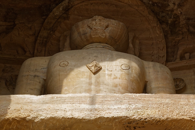 Gwalior-Statues jaïnes-054